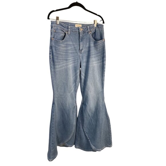 Shyanne Light Wash High Rise Super Flare Tulip Jeans Size 32 W x 32L Pre-Owned - Picture 1 of 8